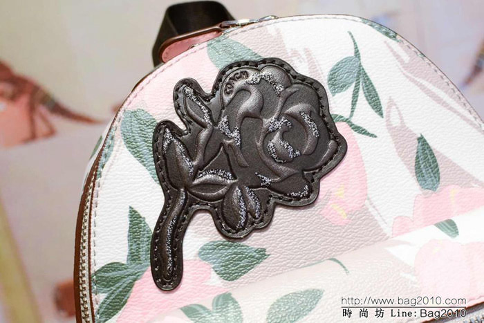 COACH蔻馳 25869 春夏新款 花朵mini背包 小巧可愛款 出街必備單品 花卉系列 百搭款  Chz1135